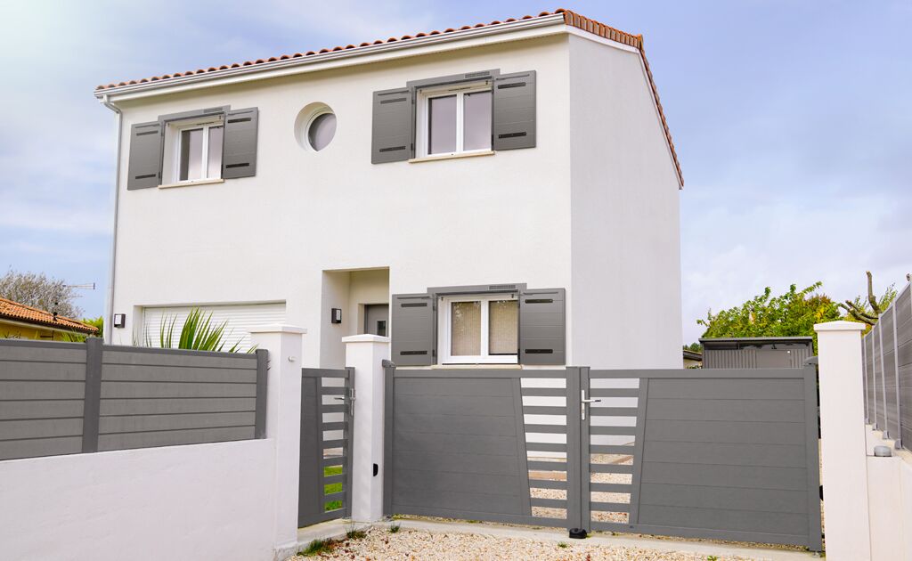 Volet-battant-aluminium-thor-solaire-avec-bati-2