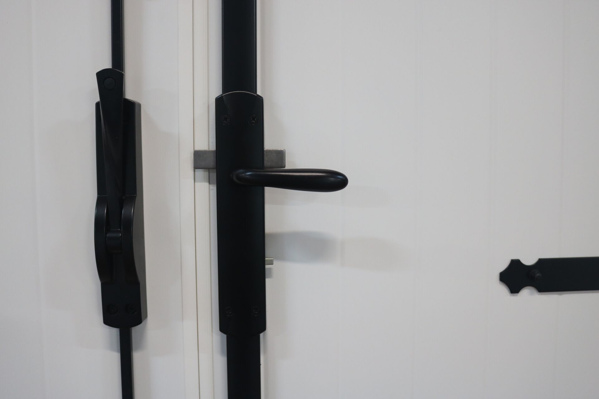 SERRURE-3-POINTS-ALU-NOIRE